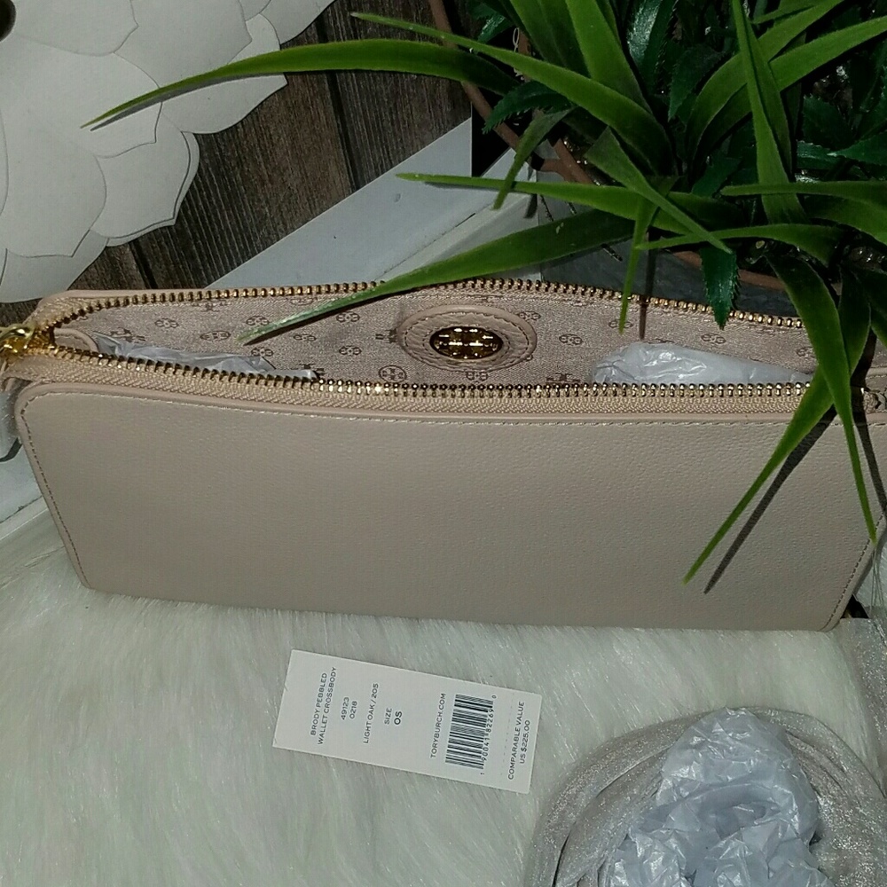 Tory burch light oak pebbled Brody crossbody bag - Picture 4 of 5